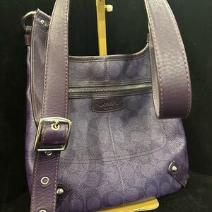 Coach Purple Signature Hobo Shoulder Bag Beautiful bag Beautiful condition
